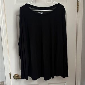 Terra & Sky Women's Classic Black Top